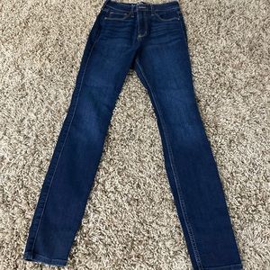 Hollister Skinny Jeans 1R. Ultra high rise super skinny